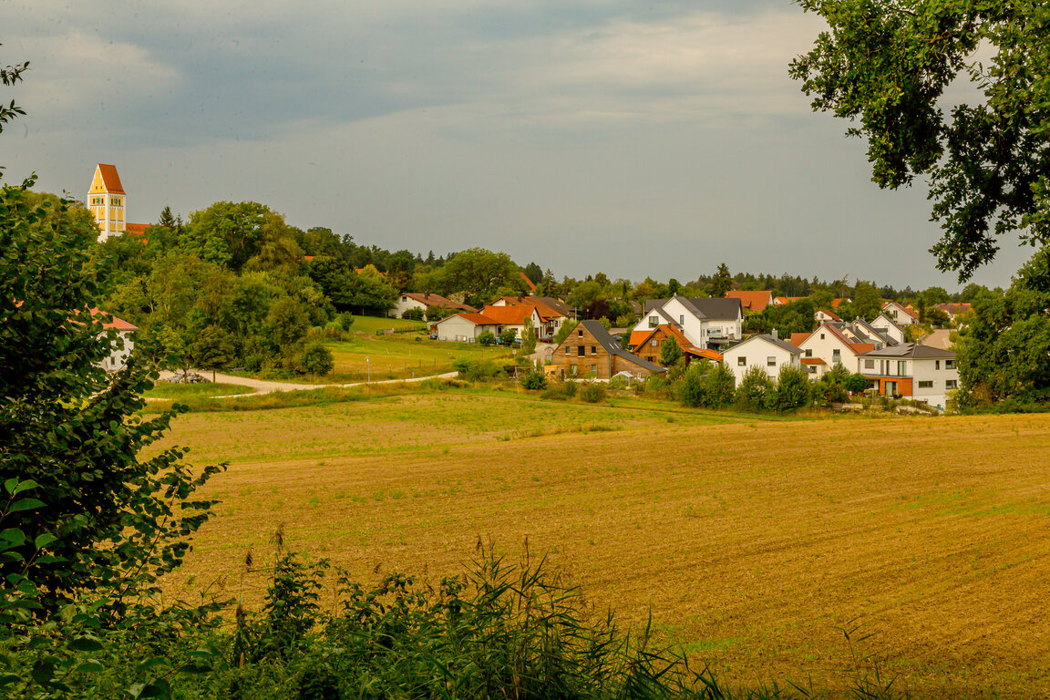 Image: _JA 40710 Kirche Hohenried, neue Siedlung Nordosten, super Gemeinschaft.jpg